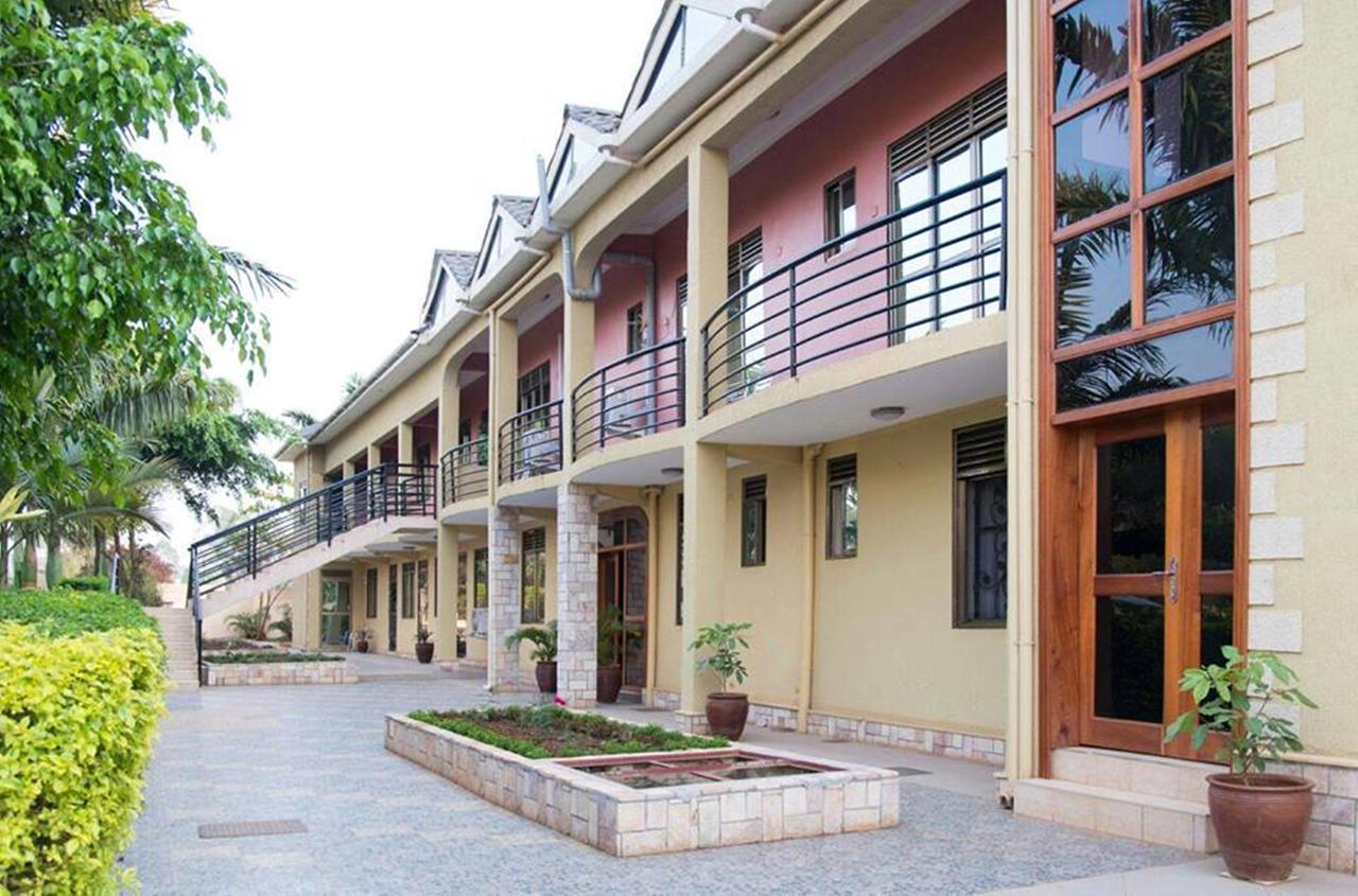 Biyem Hotel Makerere エクステリア 写真